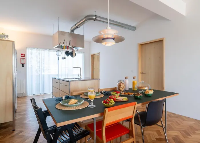 Stylish Flat W/ Terrace & Views By Hostwise *