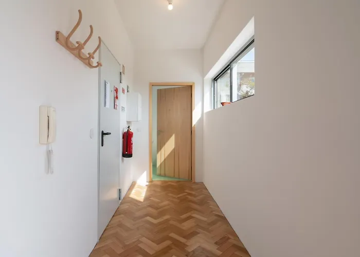 Stylish Flat W/ Terrace & Views By Hostwise