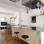 Stylish Flat W/ Terrace & Views By Hostwise Apartman *