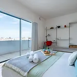 Apartman Stylish Flat W/ Terrace & Views By Hostwise *