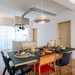Stylish Flat W/ Terrace & Views By Hostwise *