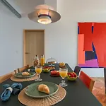 Apartman Stylish Flat W/ Terrace & Views By Hostwise *