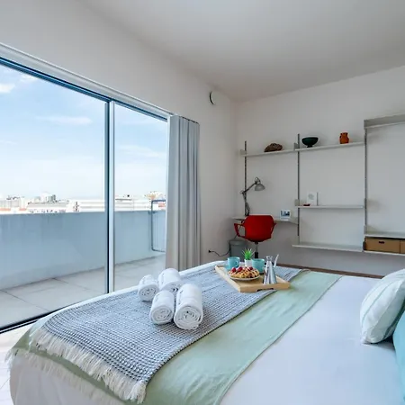 Lägenhet Stylish Flat W/ Terrace & Views By Hostwise *