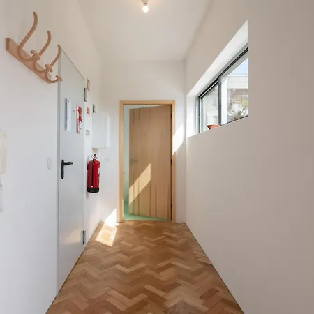 Stylish Flat W/ Terrace & Views By Hostwise