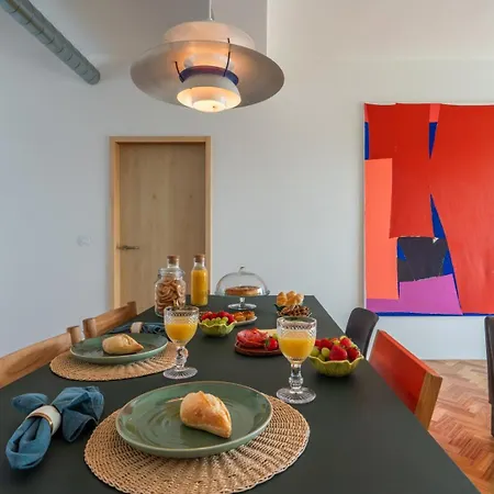 Lägenhet Stylish Flat W/ Terrace & Views By Hostwise *