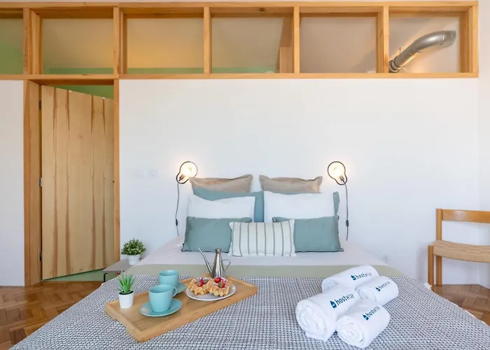 Stylish Flat W/ Terrace & Views By Hostwise ポルト