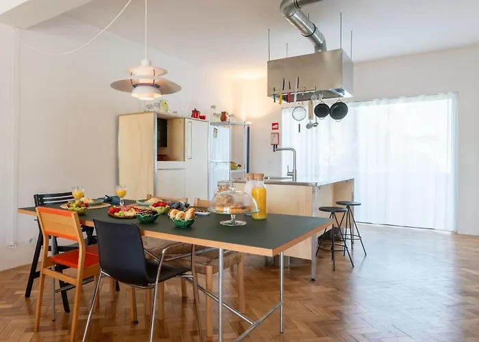 Apartman Stylish Flat W/ Terrace & Views By Hostwise