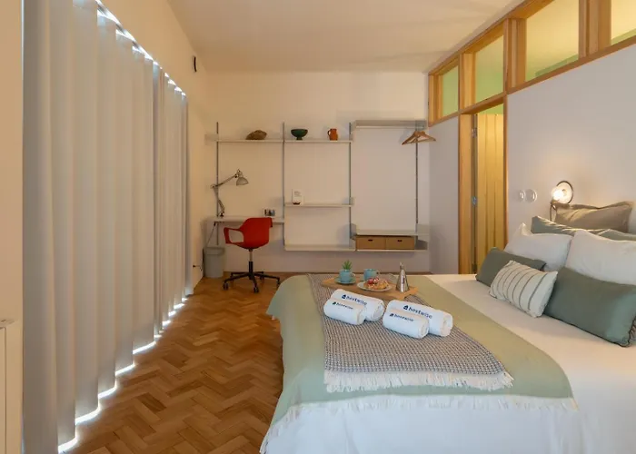 Stylish Flat W/ Terrace & Views By Hostwise ポルト