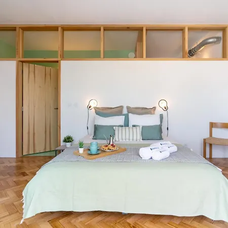 Stylish Flat W/ Terrace & Views By Hostwise